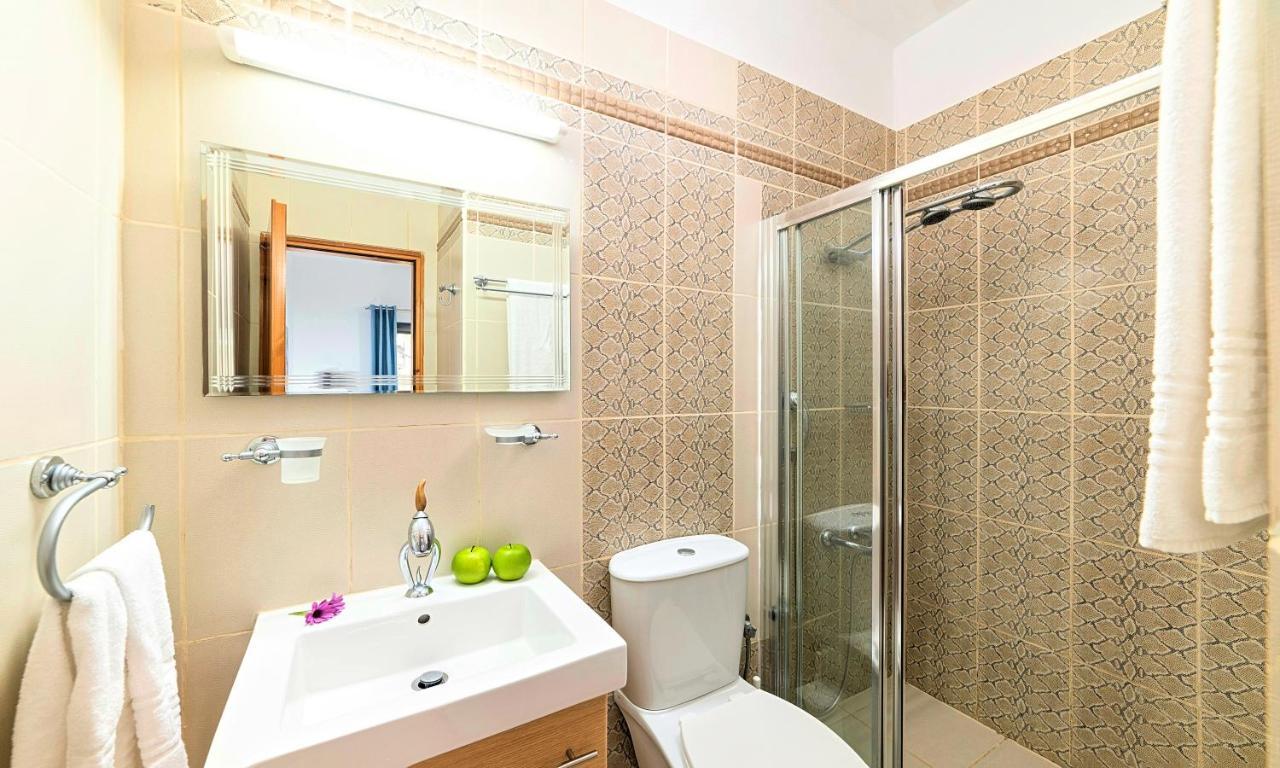 Du Lac Villas Kournás Екстериор снимка