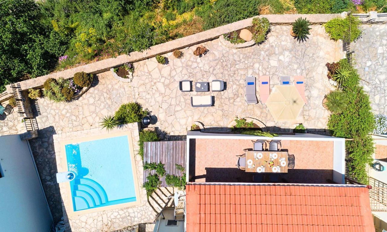 Du Lac Villas Kournás Екстериор снимка